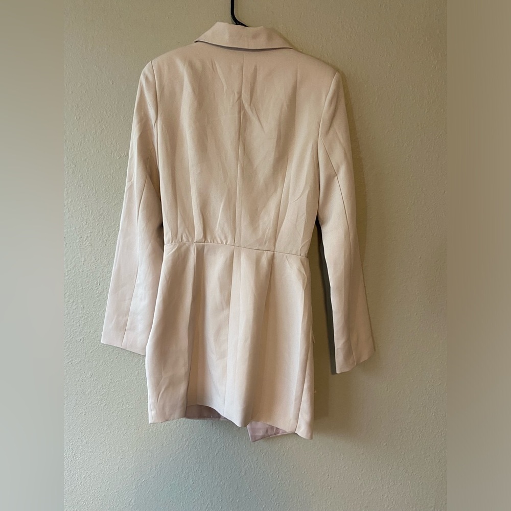 PrettyLittleThing Cream Asymmetrical Blazer Dress - Picture 5 of 6